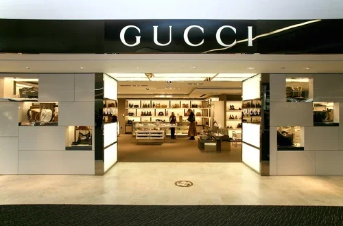 gucci разделя творческия директор