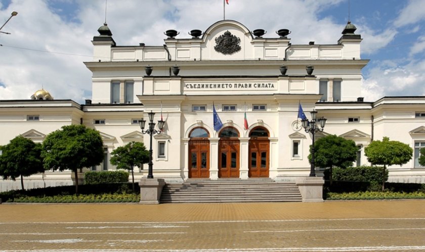 българия една дупка изчезна появи друга
