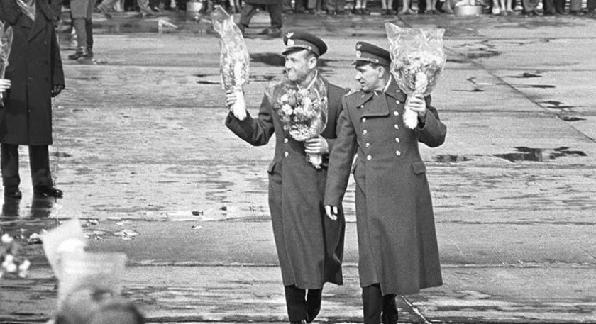 години алексей леонов става първият човек историята излязъл открития космос