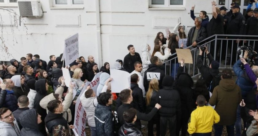 кметът кочани подаде оставка разследващите органи изземват документи сградата общината