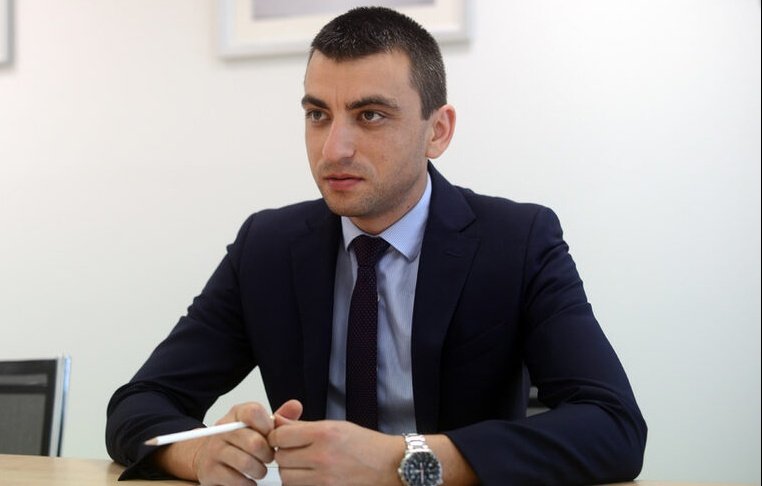 уволниха шефа нек