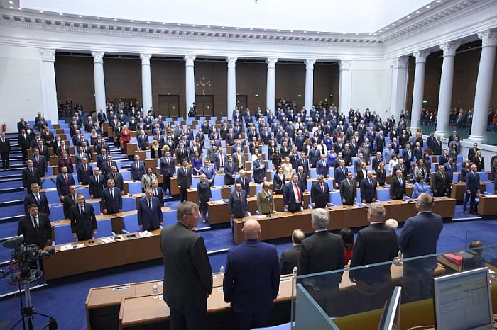 трима депутати положиха клетва преизчисляване изборните резултати