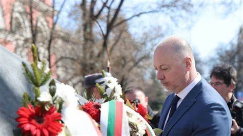 желязков спасението българските евреи олицетворява човечността