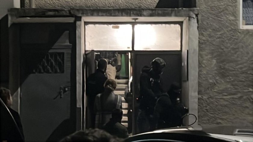 психично болен мъж барикадира казанлък ndash спецотряд задържа заплахи роднини видео
