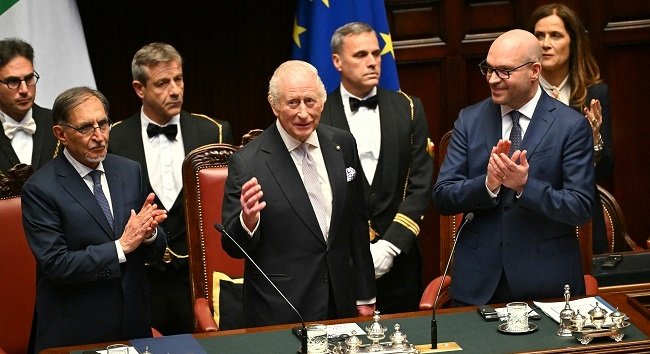 крал чарлз iii отправи послание единство защита демокрацията
