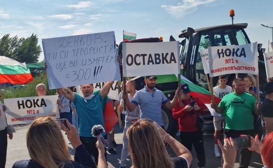 миньорите продължават блокадата