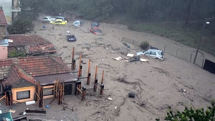 невиждани потопи заливат света