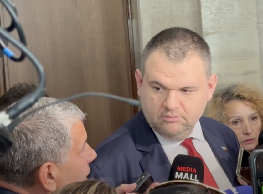 делян пеевски журналисти парламента министърът енергетиката способен справи проблема подава незабавно оставка
