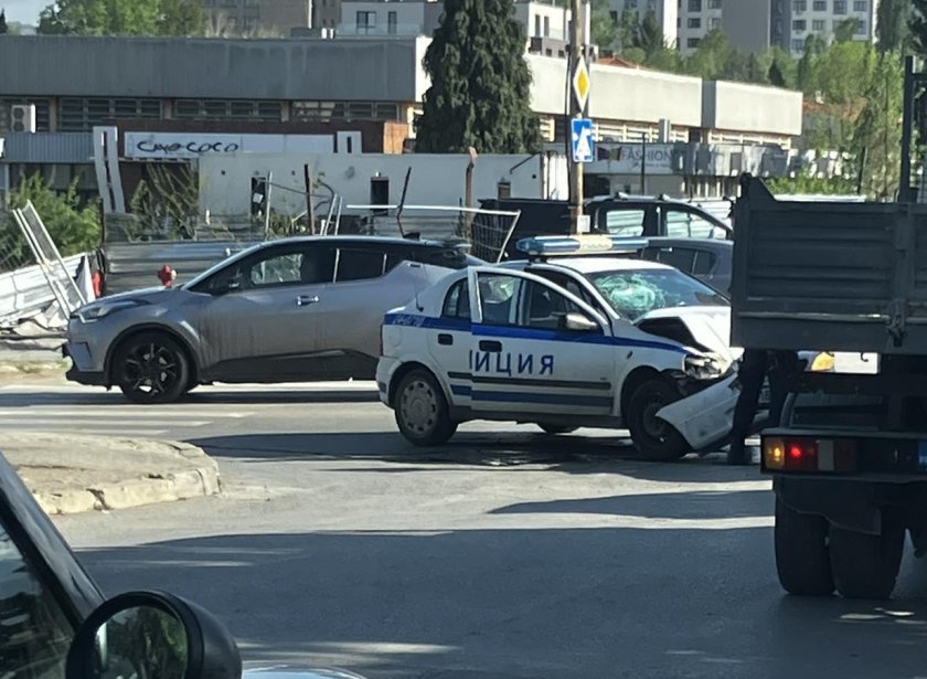 полицейски патрул катастрофира отнето предимство декември софия