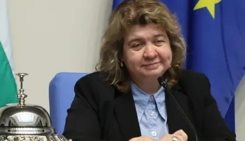 наталия киселова връща президента искането референдум еврото