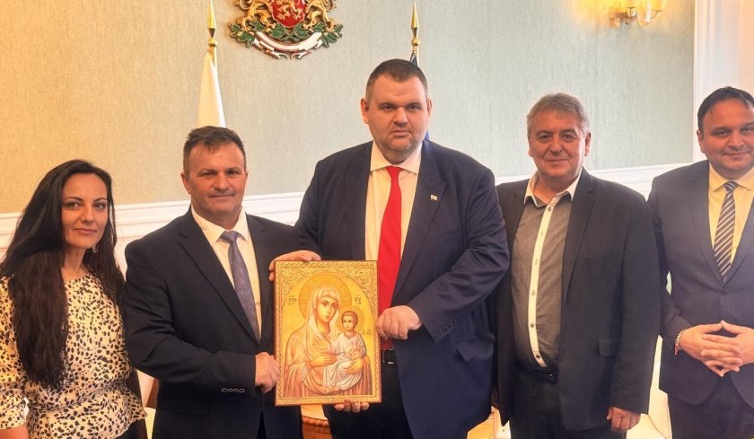 делян пеевски прие трима кметове стратегията ново начало регионите