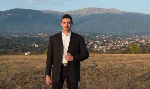 ивайло мирчев маскирани бухалки нападнаха кмета бистрица