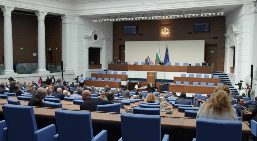 парламентът прие първо четене промени спира ръстът студентските такси