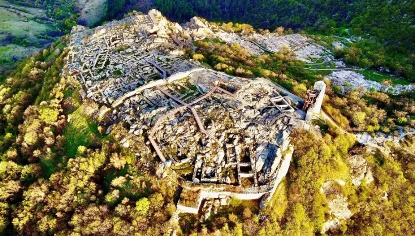 bdquoград градаldquo сензационно откритие перперикон разкрива нова крепостна структура