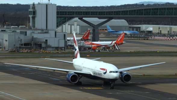 пътник крещящ bdquoсмърт тръмпldquo bdquoаллах акбарldquo беше свален полет easyjet видео