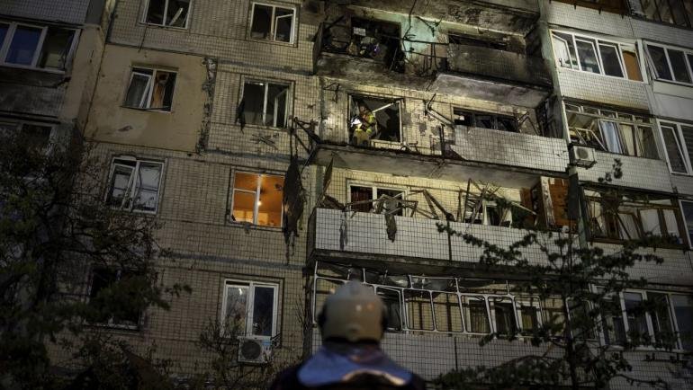 атака дронове ракети киев осем ранени сред тях тригодишно дете