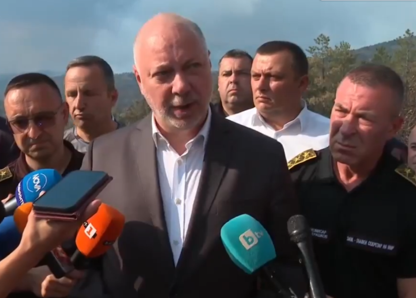 премиерът желязков българската пожарна разполага достатъчно техника пожарът струмяни все овладян