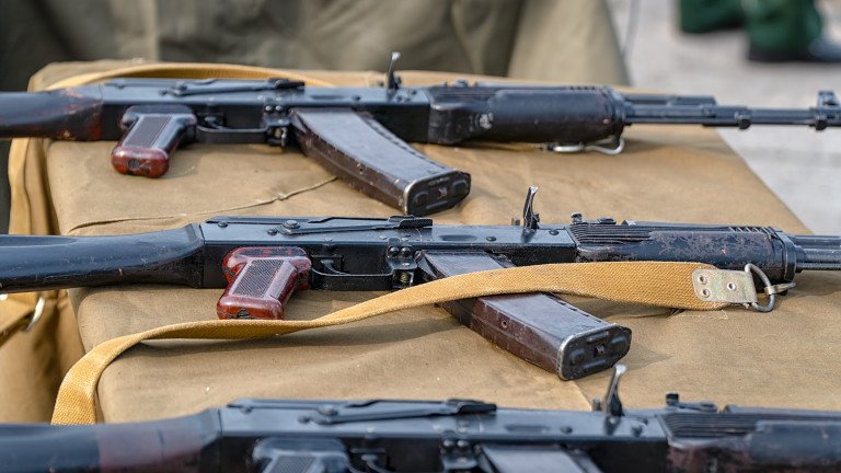 искане украйна българските служби претърсват офисите оръжейния търговец христо христов