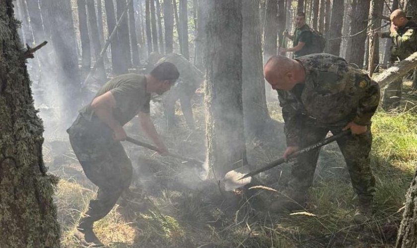 военно формирование трети ден помага овладяване големия пожар рила