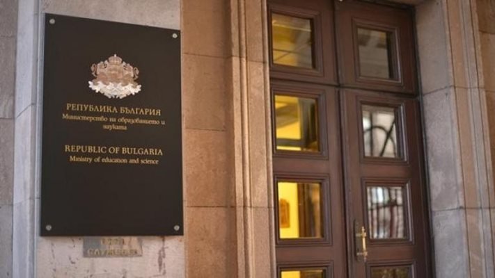 мон 400 училища матури профилиращ предмет професия