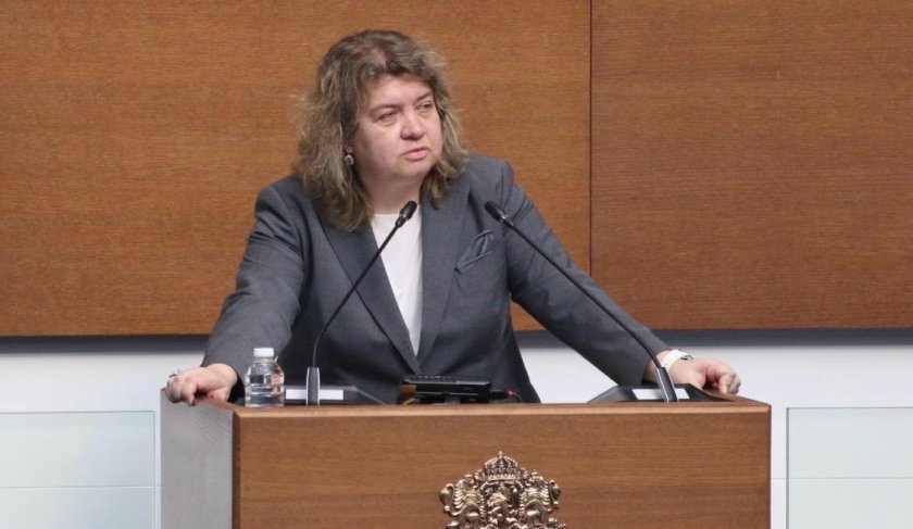 киселова конституцията прилага изопачава постигане предимства политическите опоненти