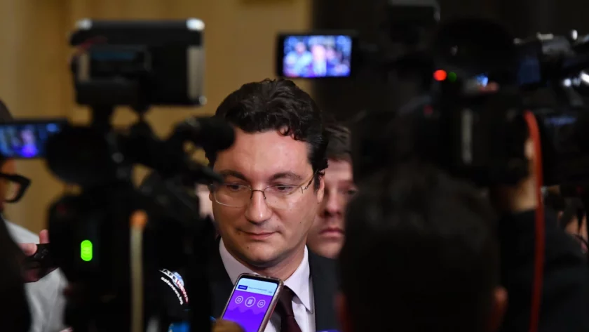 крум зарков управляващите решени направят конституционни промени интересува точно какви