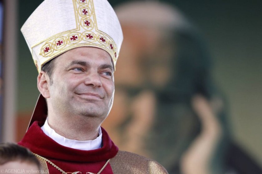 гей оргия буря полската църква