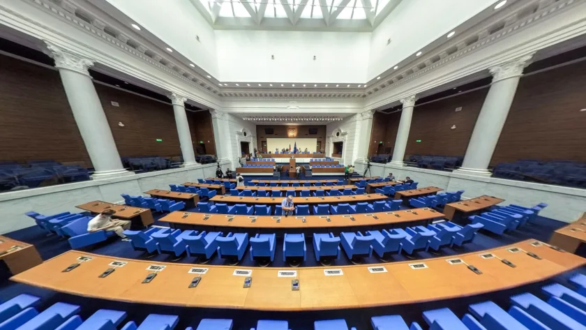 парламентът обсъжда годишния отчет комисията защита дискриминация