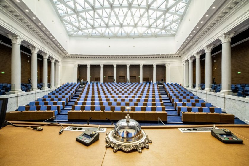 парламентът решава оглавява нси промени закона статистиката