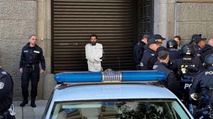 скандал усмирителна риза кики наркомана