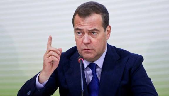 медведев нещо случва йорк клоунът кокаин полякът снус устата