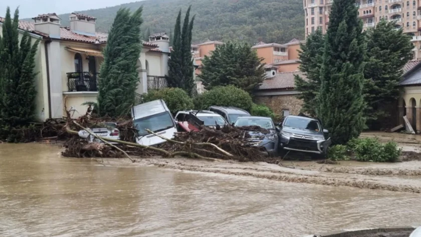 meteo balkans наводнението елените носило хиляди литра вода секунда