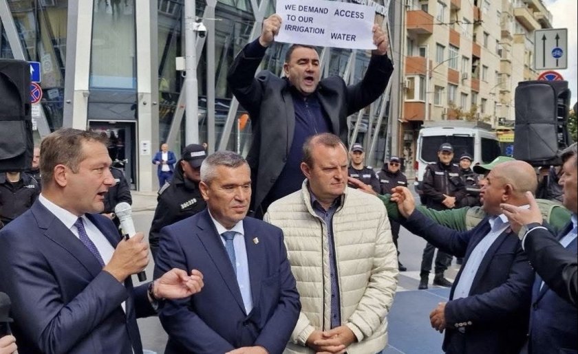 садистът тахов плаща щедро рефреш репутацията