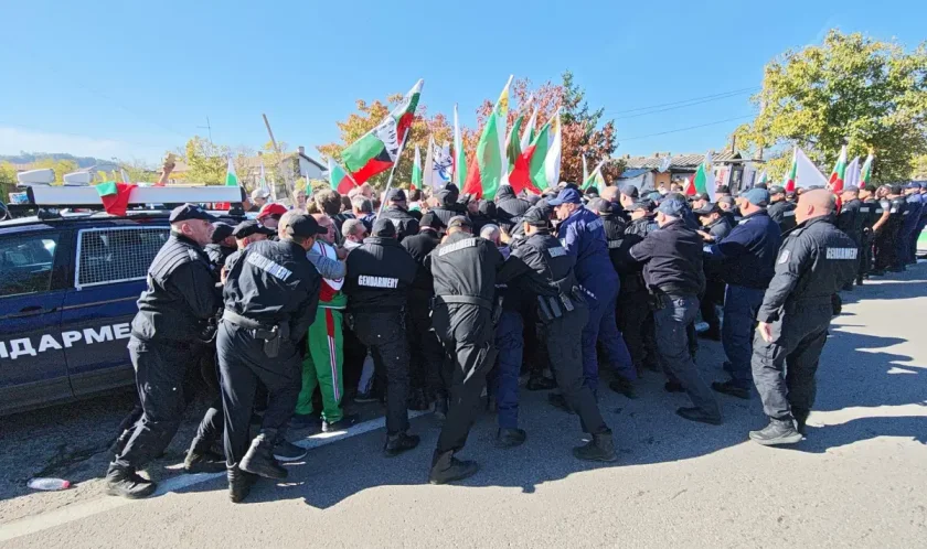 сблъсъци протест пътя прохода републиката еврото оставка правителството