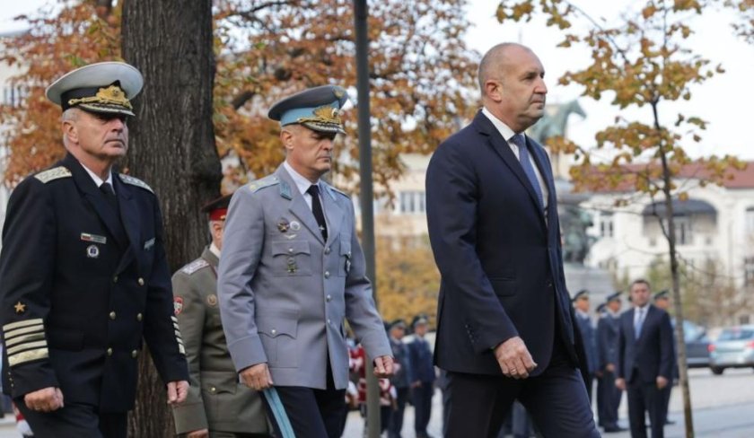 румен радев произвежда курсантите випуск 2025 bdquoсливнишко драгоманскиldquo първо офицерско звание