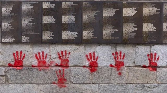 четирима българи френския съд вандалски графити мемориала холокоста