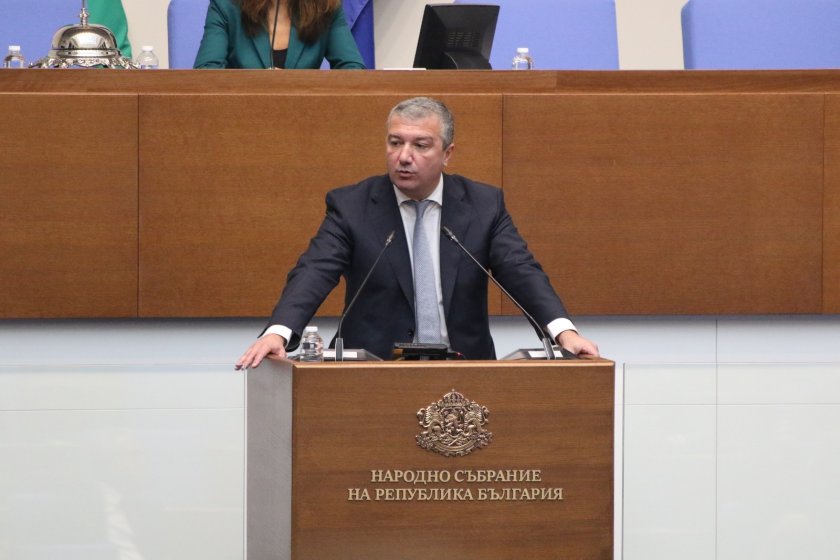 драгомир стойнев наталия киселова отстъпи гарантира обществената стабилност