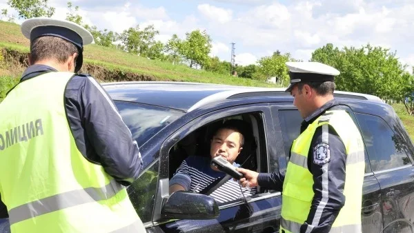 300 автомобила проверени полицейски служители изминалия ден