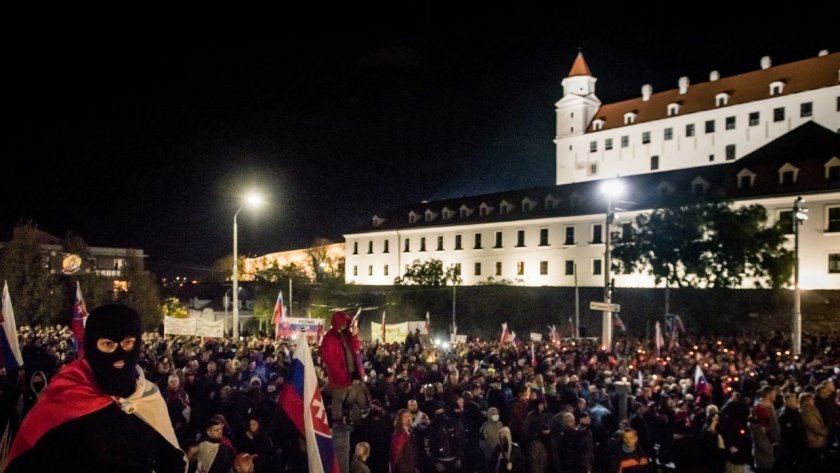 чехи словаци протестират правителствата