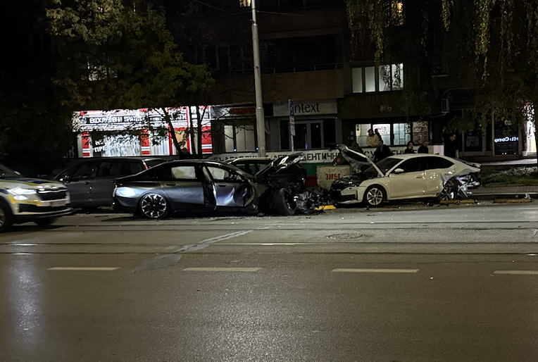 бивш член борда bdquoавтомагистралиldquo мъжът помел шест коли центъра софия