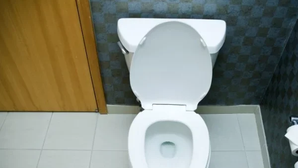 откриха скрита камера тоалетна механа вършец