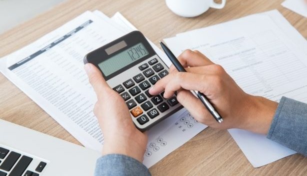 реално губи работникът високите осигуровки 2026