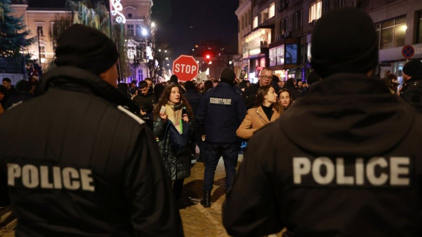 започна арестуваха души ножове бомбички боксове протеста софия