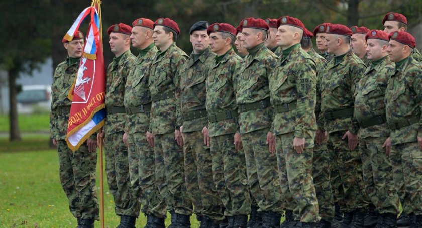 сърбия връща задължителната казарма