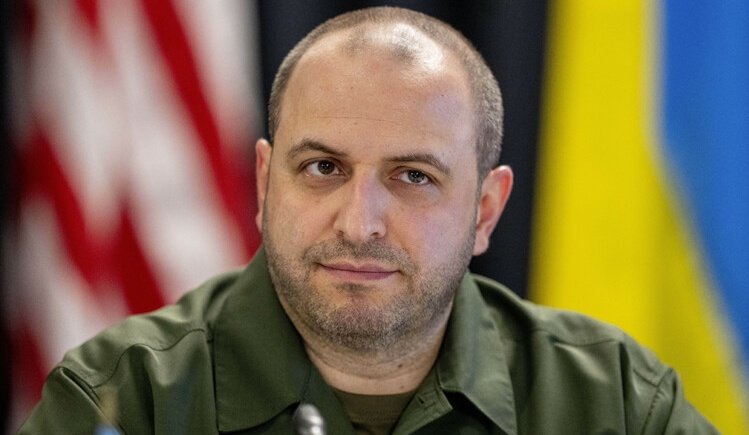 украйна разследва военния министър рустем умеров злоупотреба власт