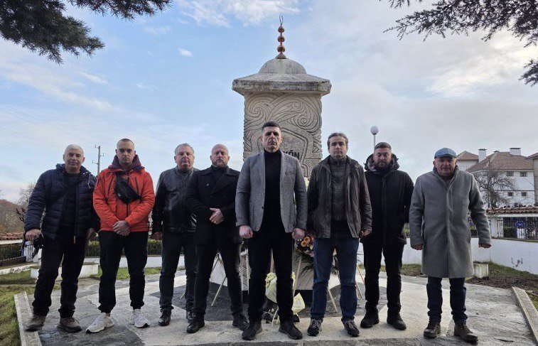 божанов герб спряха пишат статуси санират глупостта борисов