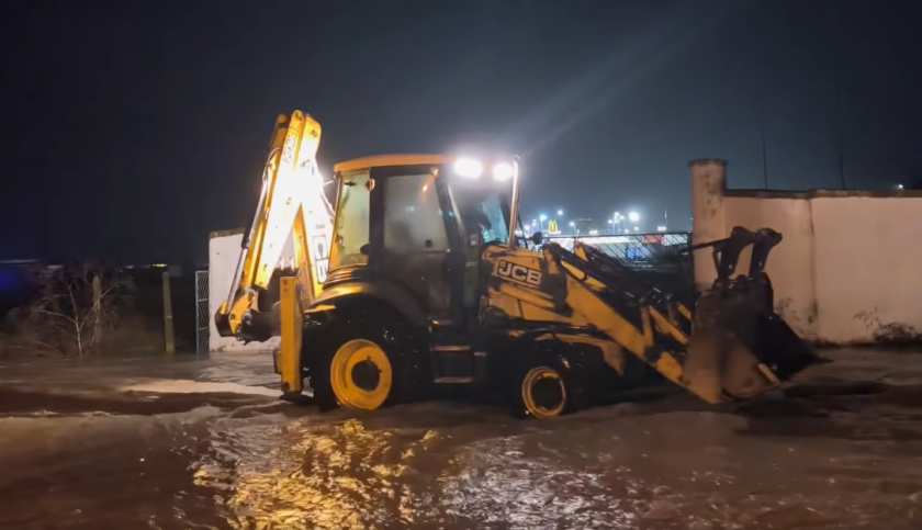 бедствие пазарджишко село гелеменово вода заради скъсана речна дига видео
