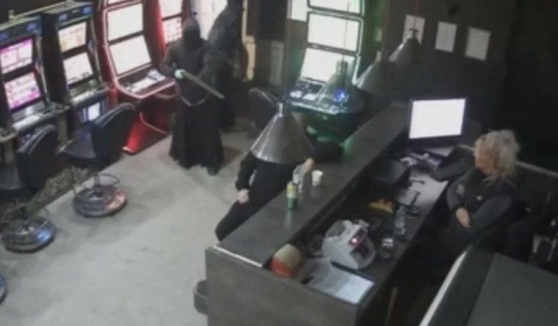 стрелба паника навръх коледа маскирани мъже пушки всяха ужас казино хаджидимово видео