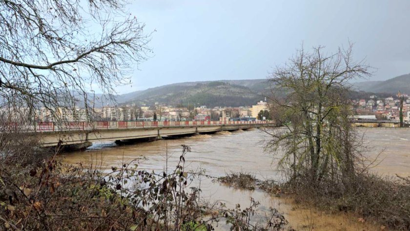 безсънна нощ крумовградско червен код валежи частично бедствено положение населени места