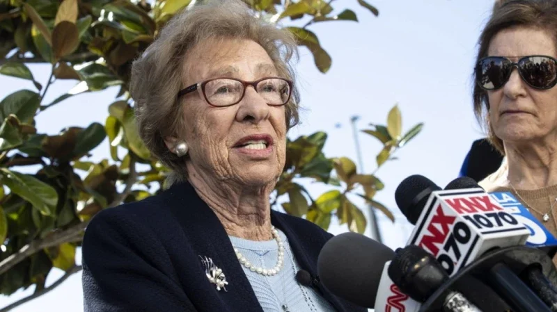 ева шлос доведена сестра ане франк почина години